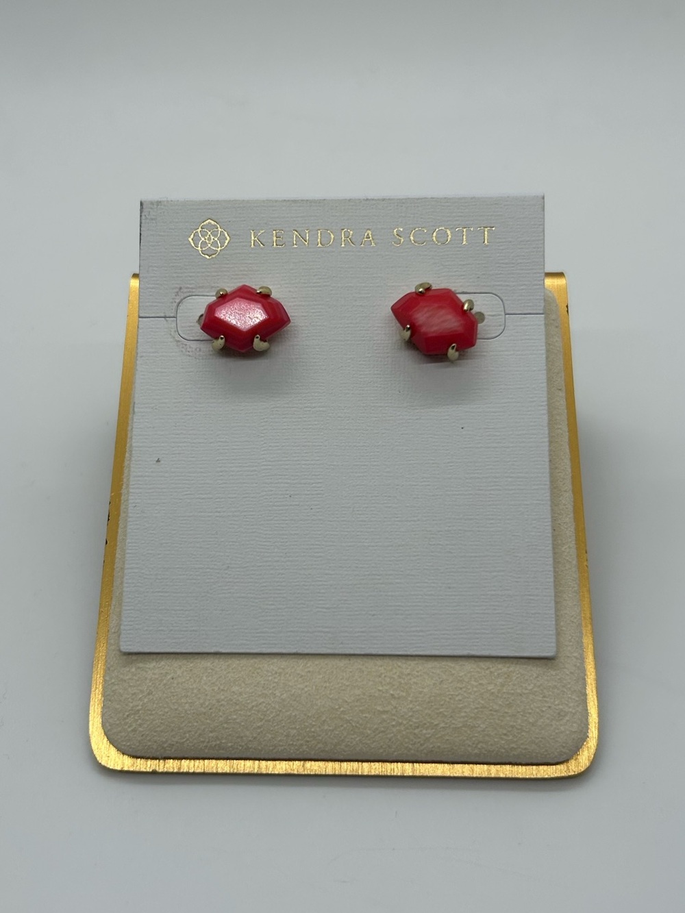 NWT Gold Kendra Scott Inaiyah Red Mother of Pearl Stud Earrings